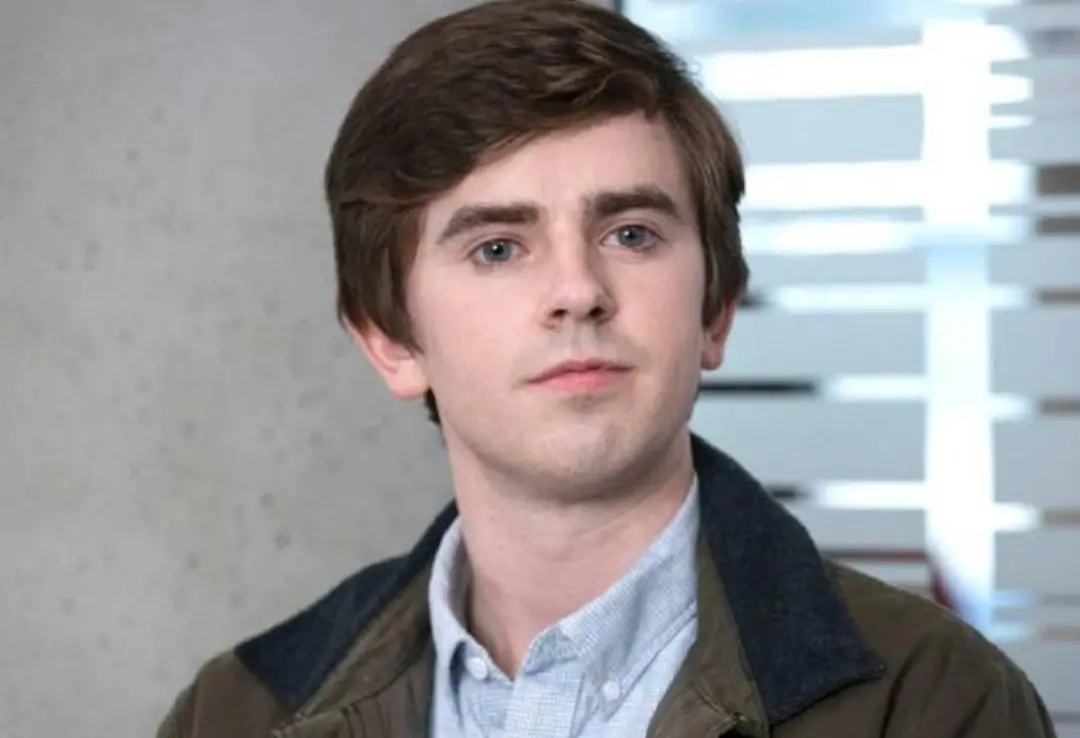 Esta serie cuenta la historia de Shaun Murphy, un talentoso m&eacute;dico con autismo. En un principio sus compa&ntilde;eros dudan de su capacidad, pero pronto comienza a sobresalir por sus diagn&oacute;sticos.