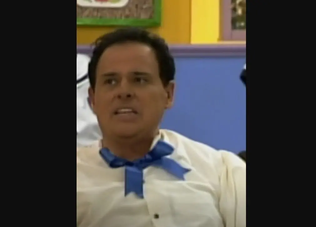 Interpret&oacute; a un ni&ntilde;o nuevo que lleg&oacute; a causar problemas a la escuelita. Falleci&oacute; el 7 de diciembre de 2003 a la edad de 59 a&ntilde;os por complicaciones de c&aacute;ncer de pulm&oacute;n.