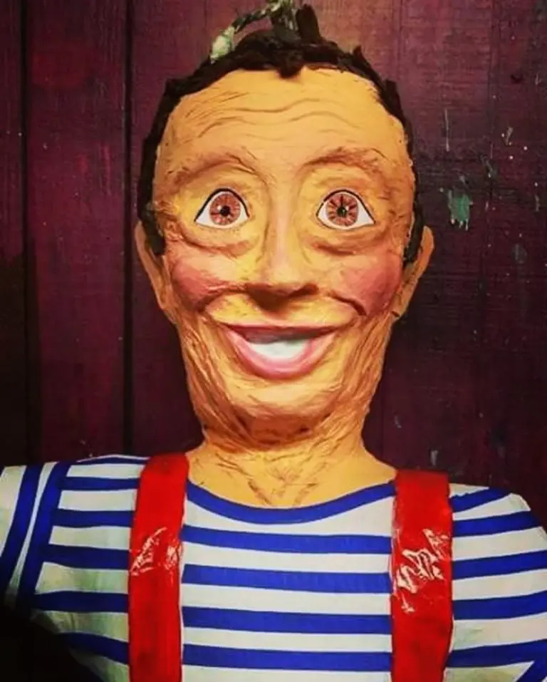 Piñatería Ramírez homenajea a Chabelo (Facebook)