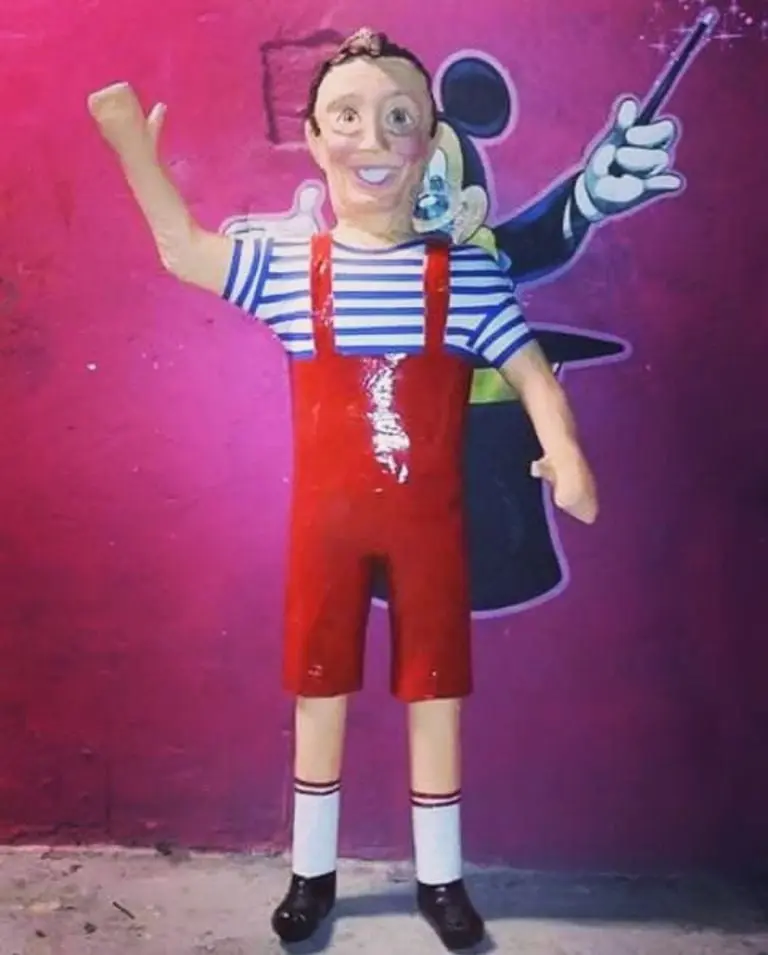 Piñatería Ramírez homenajea a Chabelo (Facebook)