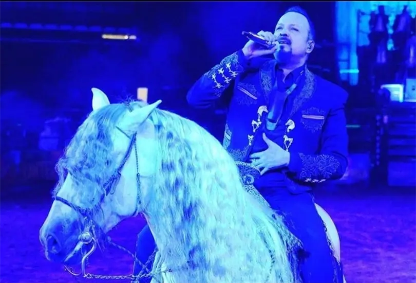 Pepe Aguilar mand&oacute; mentada a sus haters en pleno jaripeo