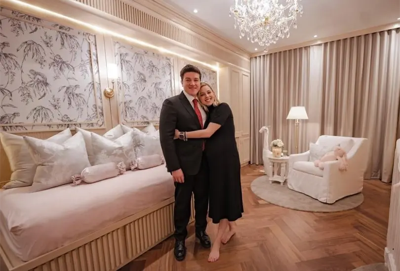 El gobernador de Nuevo León, Samuel García, y su esposa Mariana Rodríguez se encuentran esperando a su primera hija a quien llamarán Mariel. El gobernador de Nuevo León, Samuel García, y su esposa Mariana Rodríguez se encuentran esperando a su primera hija a quien llamarán Mariel.