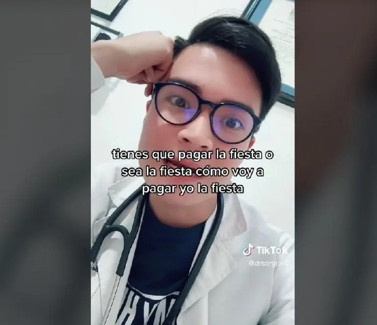 Mujer le pide a doctor que sea padrino de su hijo (TikTok)