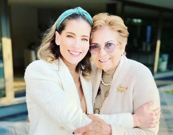 Tras lanzar su primer disco como solista se alejó de la música y se acercó al teatro y a la conducción de programas de televisión.