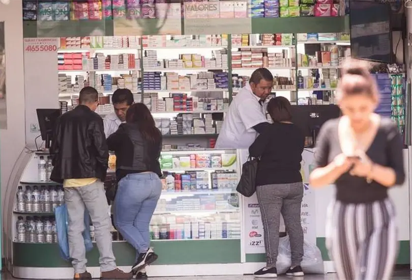 Cofepris alerta a no comprar en estas farmacias que venden medicamentos dudosos. Cofepris alerta a no comprar en estas farmacias que venden medicamentos dudosos.