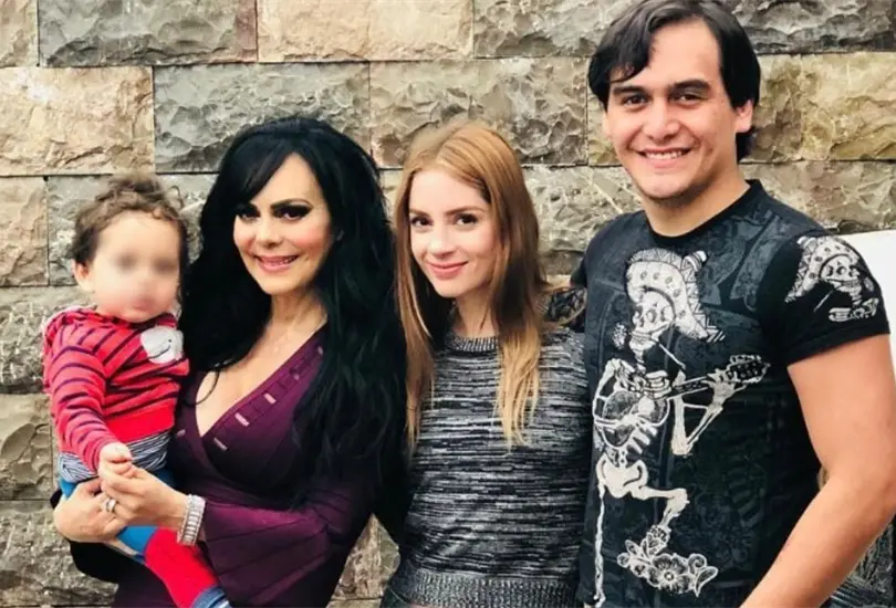 Esposa de Julián Figueroa se despide Esposa de Julián Figueroa se despide