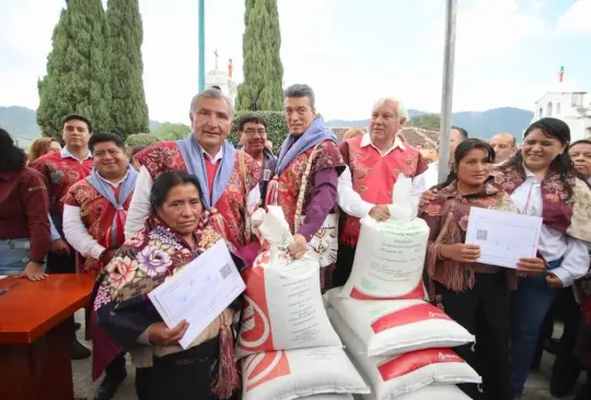 Rutilio Escandón entrega fertilizantes a 300 mil campesinos en Chiapas. 