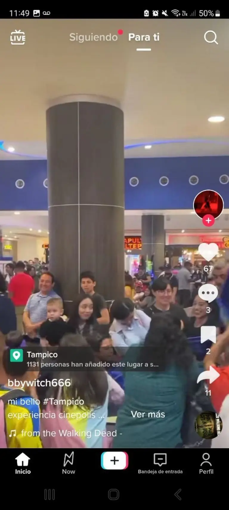 Pelea en cine por bandejas - Tomada de video