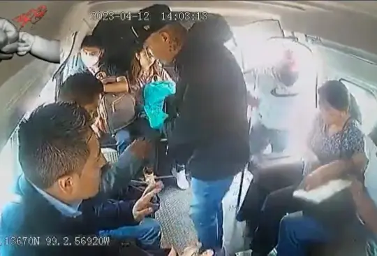 Así asaltaron a los pasajeros de una combi en la México-Pachuca. Así asaltaron a los pasajeros de una combi en la México-Pachuca.