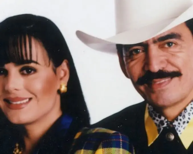 En 1996 se divorció de Joan Sebastian en plena grabación de la telenovela que ambos protagonizaban, "Tú y yo", tras diversas infidelidades por parte de él.