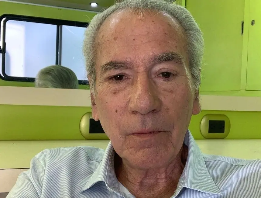 Ahora tiene 76 a&ntilde;os, est&aacute; casado con Maleni Morales y tiene dos hijas. Ha trabajado en telenovelas como Vencer el pasado y Eternamente am&aacute;ndonos.