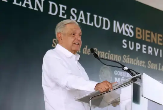 AMLO promete mejorar el sistema de salud. 