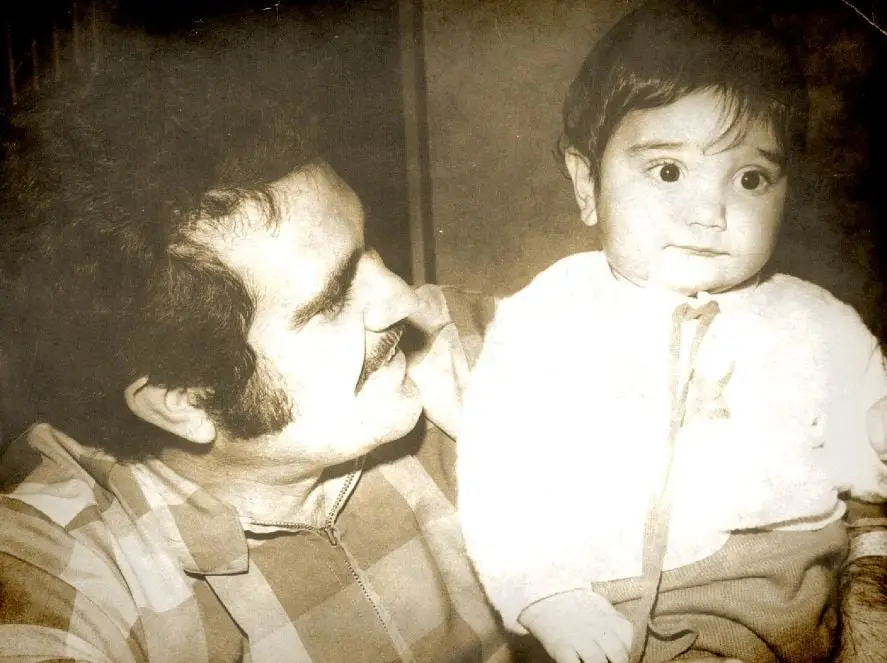 Alejandro Fern&aacute;ndez Abarca naci&oacute; el 24 de abril de 1971 en la Ciudad de M&eacute;xico.