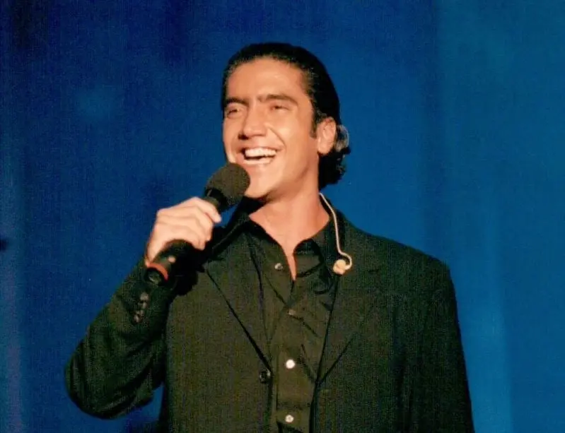 Con el disco 'Muy dentro de mi coraz&oacute;n' obtuvo el doble platino con sus temas 'Abr&aacute;zame' y 'Nube viajera'. Tambi&eacute;n ese a&ntilde;o grab&oacute; junto a Gloria Estefan 'Puedes llegar', el tema oficial de los Juegos Ol&iacute;mpicos de Atlanta 1996.