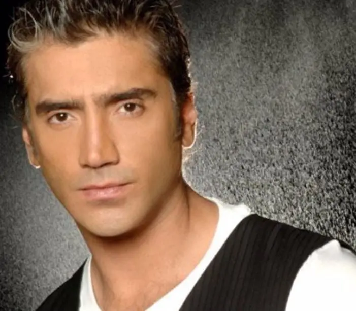 En junio de 2007 lanz&oacute; 'Viento a favor' para celebrar 15 a&ntilde;os de carrera musical; el siguiente a&ntilde;o se fue de gira por Espa&ntilde;a.