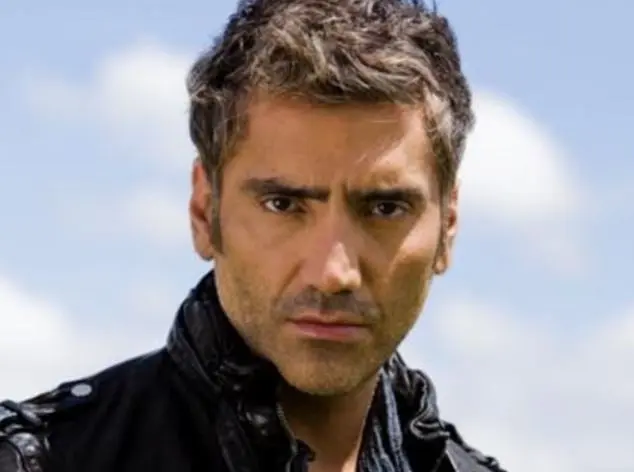 En 2009 lanz&oacute; dos &aacute;lbumes: 'Dos mundos' y 'Tradici&oacute;n'; fue la primera vez que public&oacute; dos &aacute;lbumes a la vez.