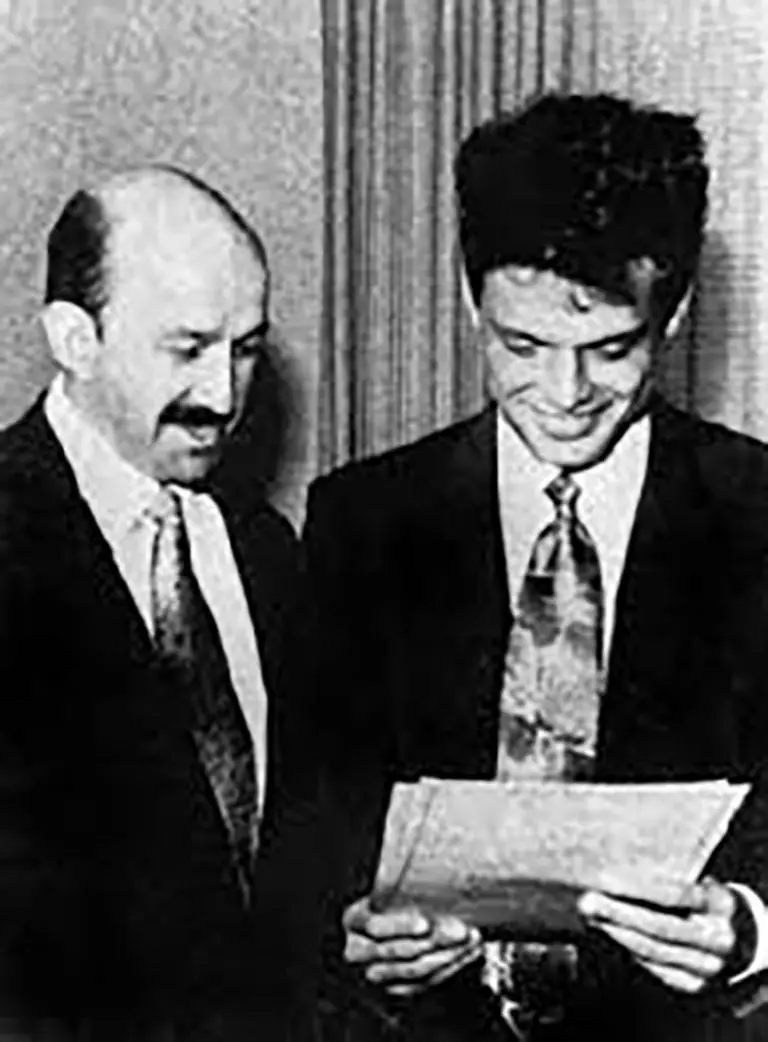 Carlos Salinas con Luis Miguel. Créditos: Televisa