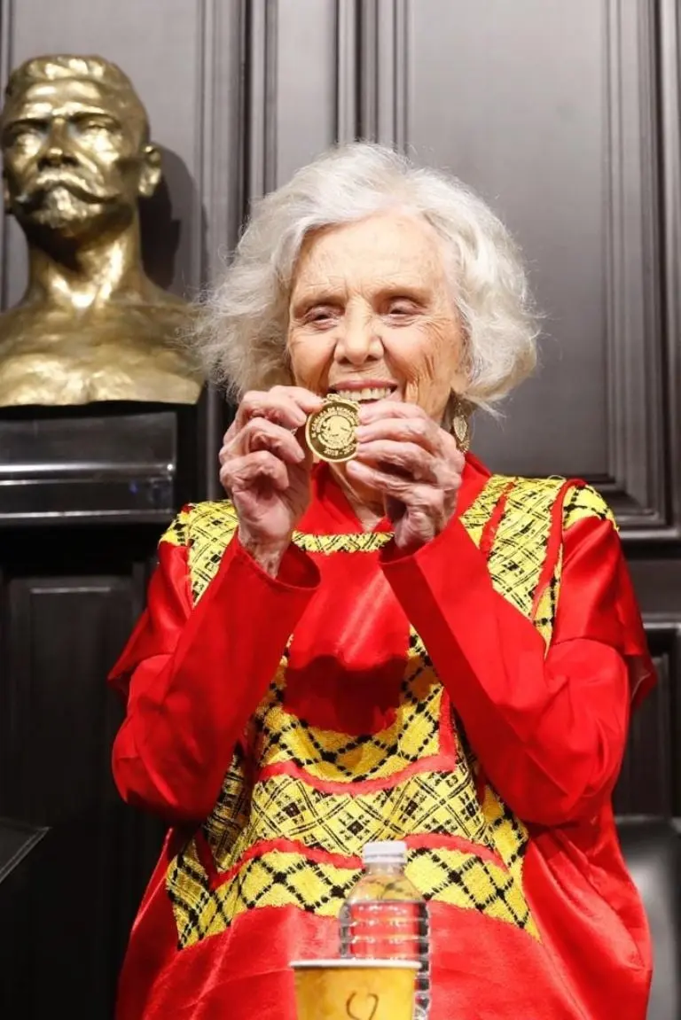Elena Poniatowska al recibir medalla Belisario Domínguez Fuente: Senado de la República