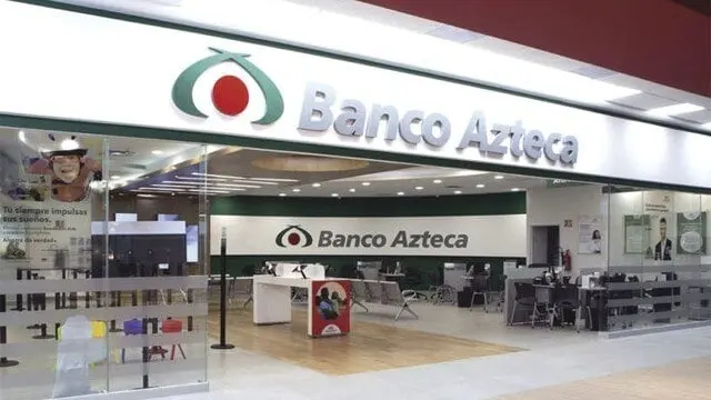 Una cajera de Banco Azteca confesó lo más incomodo que ha pasado con clientes