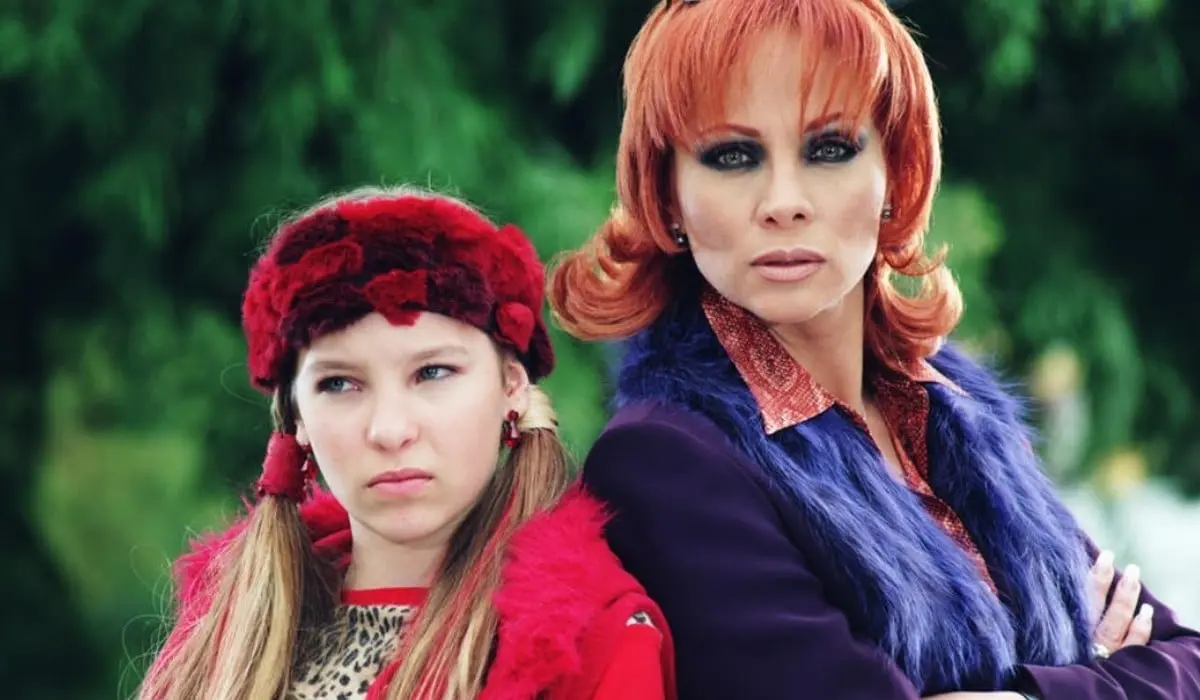 C&oacute;mplices al rescate fue una popular telenovela de 2002 que protagoniz&oacute; Belinda, aunque a mitad de la telenovela fue sustituida por Daniela Luj&aacute;n.