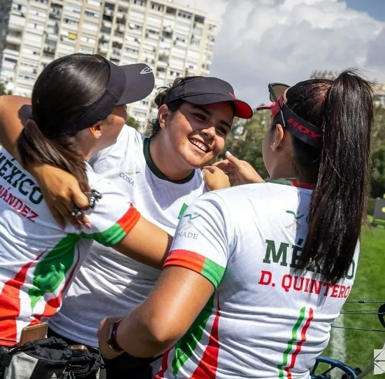 Alejandra Valencia, de 28 años, ha ganado tres medallas de oro en los Juegos Panamericanos y una medalla de bronce en los Juegos Olímpicos de Tokio 2021 junto a Luis Álvarez. Fuente: Twitter @OlimpismoMex