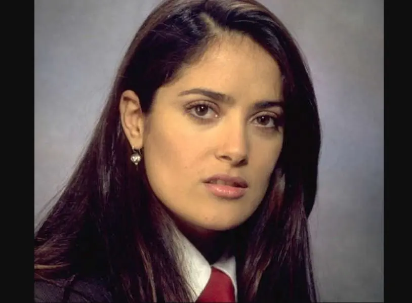 En su estancia en el centro de estudios se le diagnosticó dislexia. Actualmente, habla español, francés, árabe e inglés.