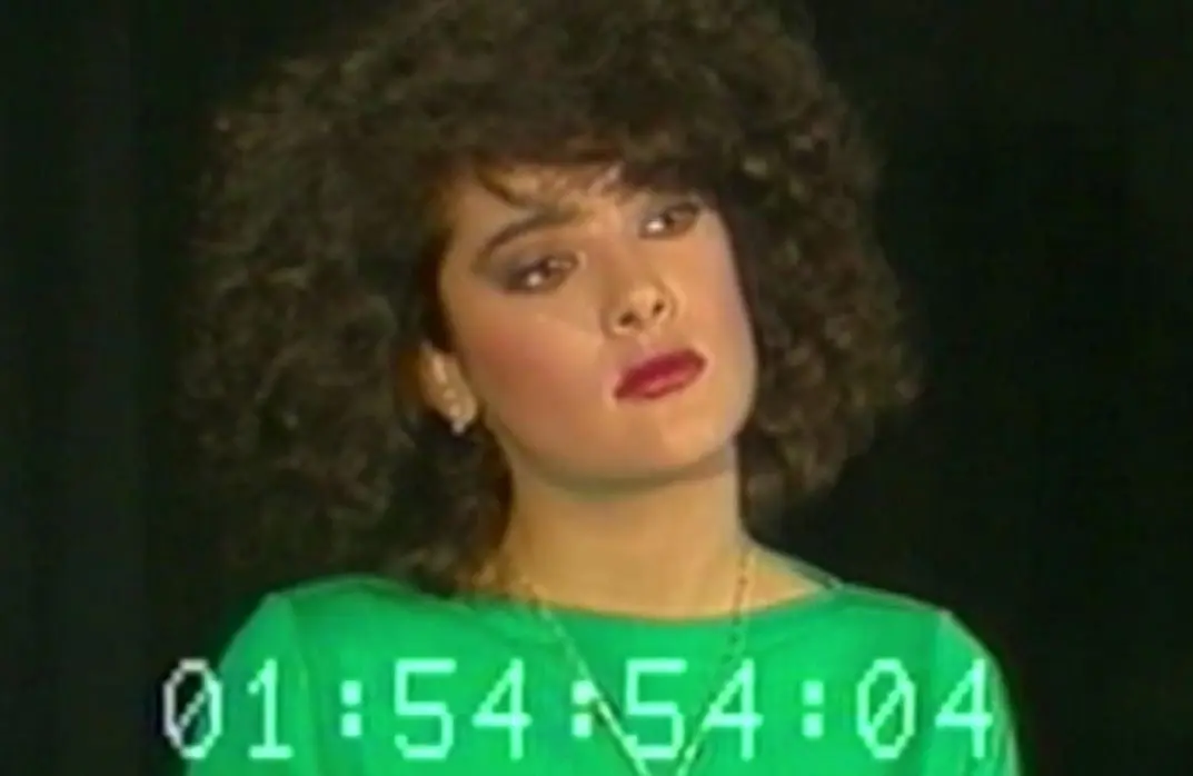 Su primer trabajo artístico fue en la obra "Aladino y la lámpara maravillosa", fue ahí donde un productor de televisión conoció su trabajo y la invitó a formar parte de la telenovela "Nuevo Amanecer".