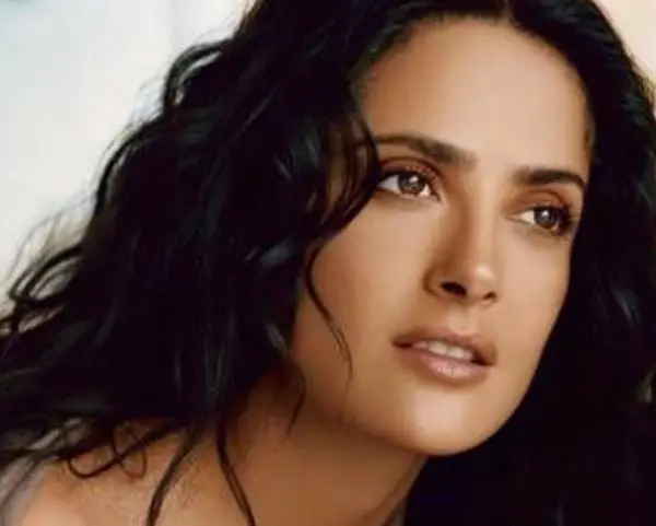 En 2004 fue el rostro estandarte de Avon, anteriormente lo había sido para Revlon.