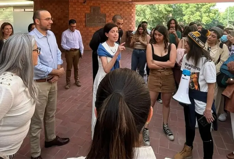 Estudiantes de la Ibero protestan por falta de dinero y aumento de colegiaturas. 