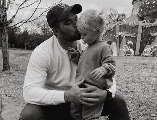 El carism&aacute;tico hermano de Edward se cas&oacute; con la conductora de televisi&oacute;n Brittany Gonzales en 2017. En 2021 tuvieron a su prima hija llamada Ashtyn Lilly Lutz.