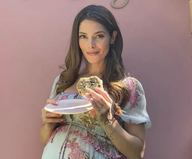 La mejor amiga de Bella anunci&oacute; en marzo de 2021 que esperaba a su primer beb&eacute; junto al empresario Paul Khoury.