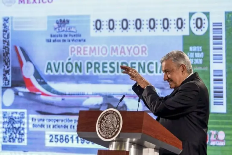 El presidente López Obrador intentó rifar el avión presidencial Créditos: Cuartoscuro