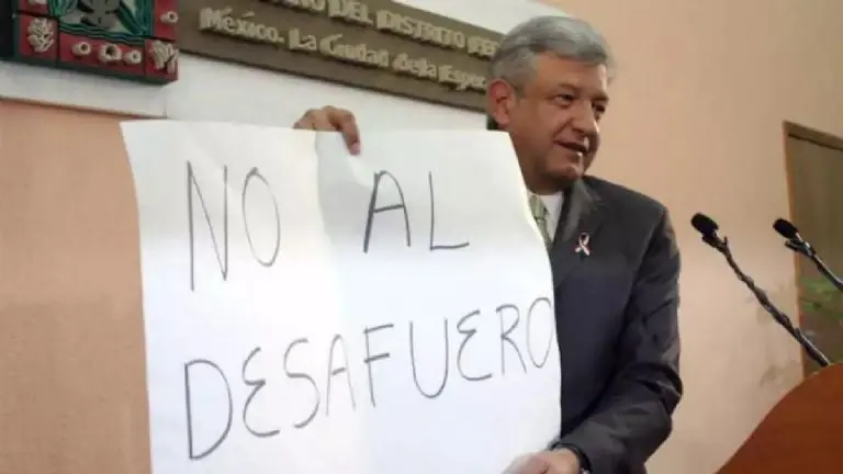 AMLO protesta