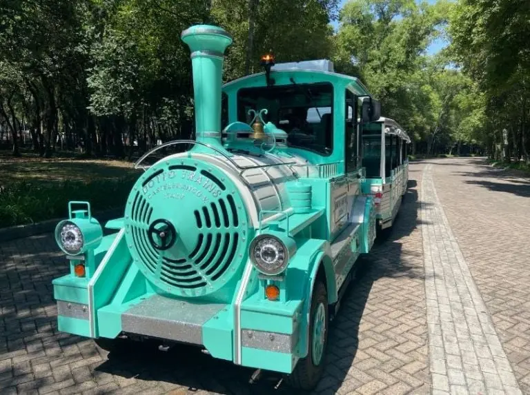 El trenecito de Chapultepec tiene capacidad para 58 personas. Foto: Gobierno de la CDMX.