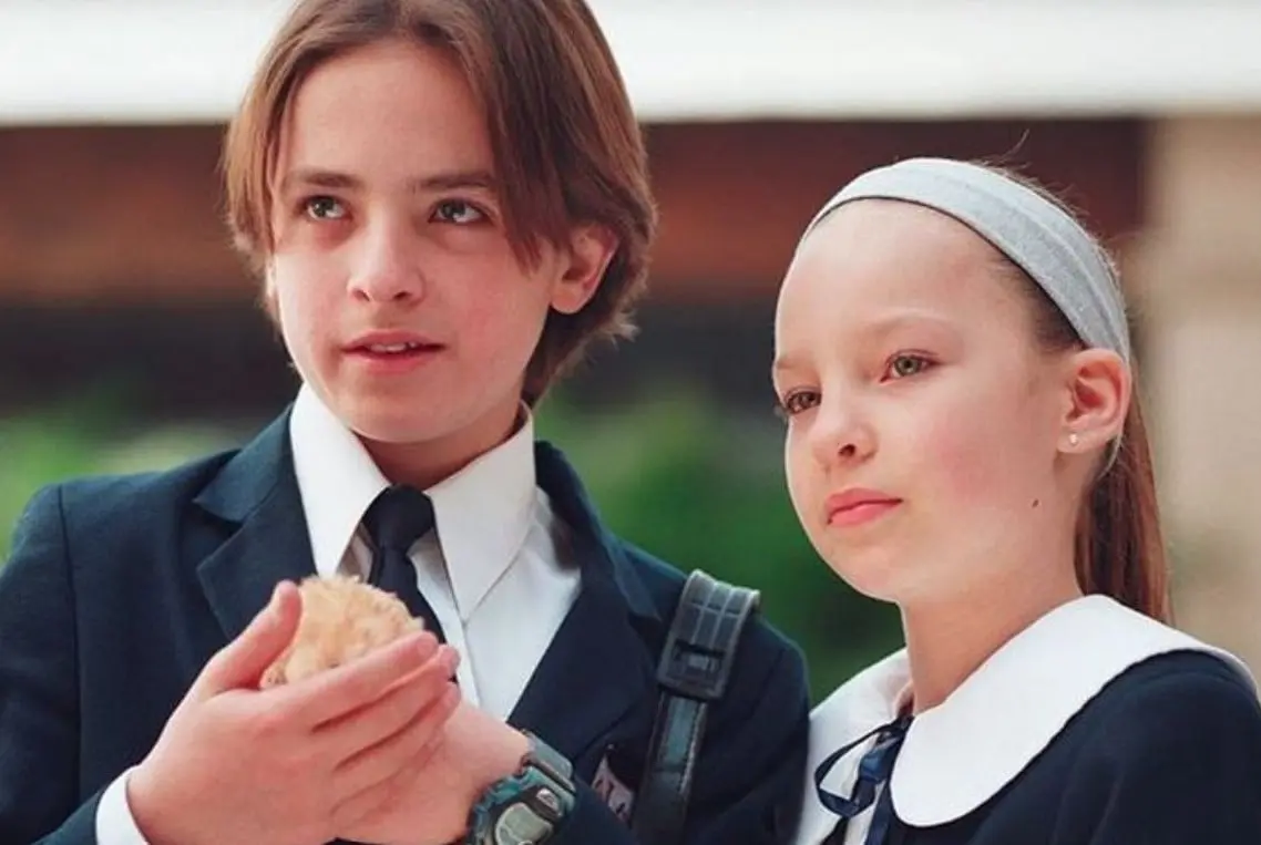 Amigos por siempre fue una popular telenovela infantil que se estren&oacute; en el 2000 y estuvo protagonizada por Belinda y Mart&iacute;n Ricca.