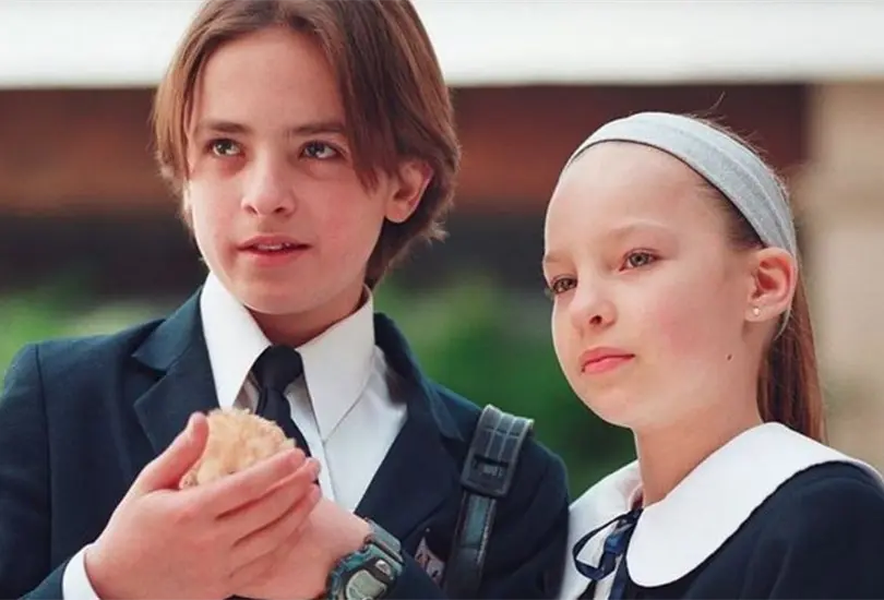 Amigos por siempre fue una popular telenovela infantil que se estren&oacute; en el 2000 y estuvo protagonizada por Belinda y Mart&iacute;n Ricca.