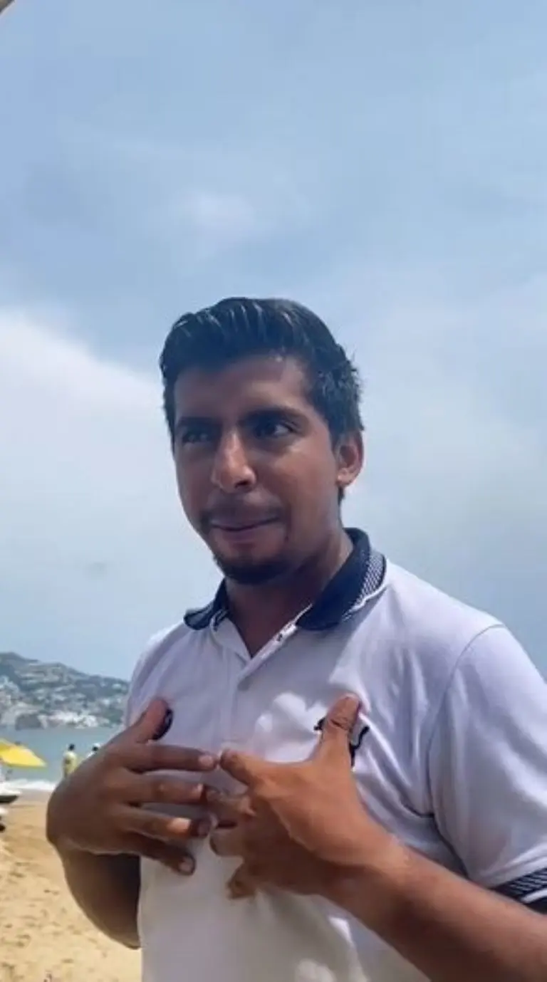 Paco sigue vendiendo sus empanadas en Acapulco. Créditos: Paco Orihuela