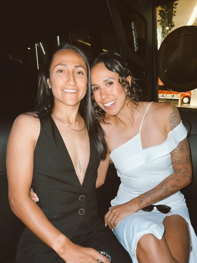 Stephany Mayor (izquierda) y Bianca Sierra (derecha). Créditos: @Bfromthe_BAYY