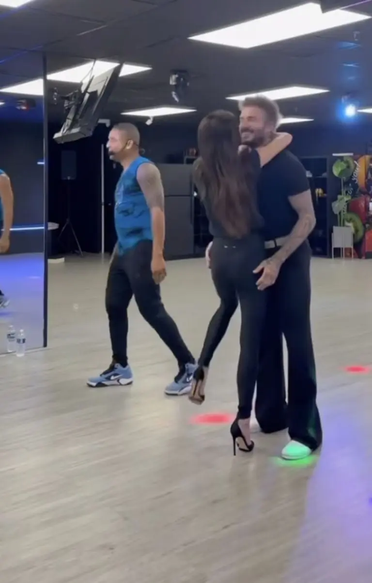 David y Victoria Beckham bailando salsa. Créditos: @victoriabeckham