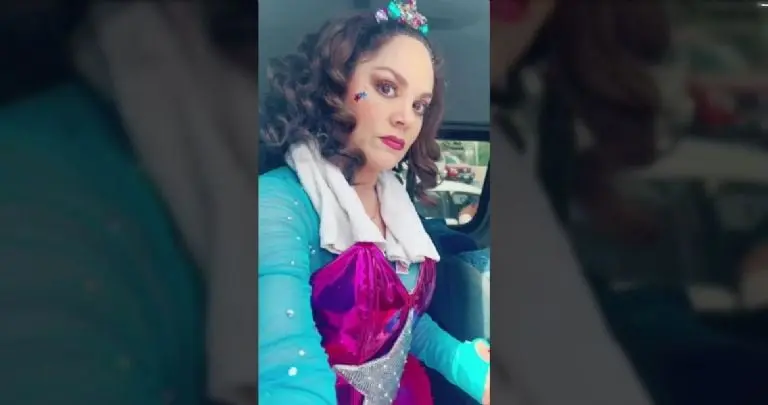 Tatiana quedó cautivada por un policía. Foto: captura de pantalla.