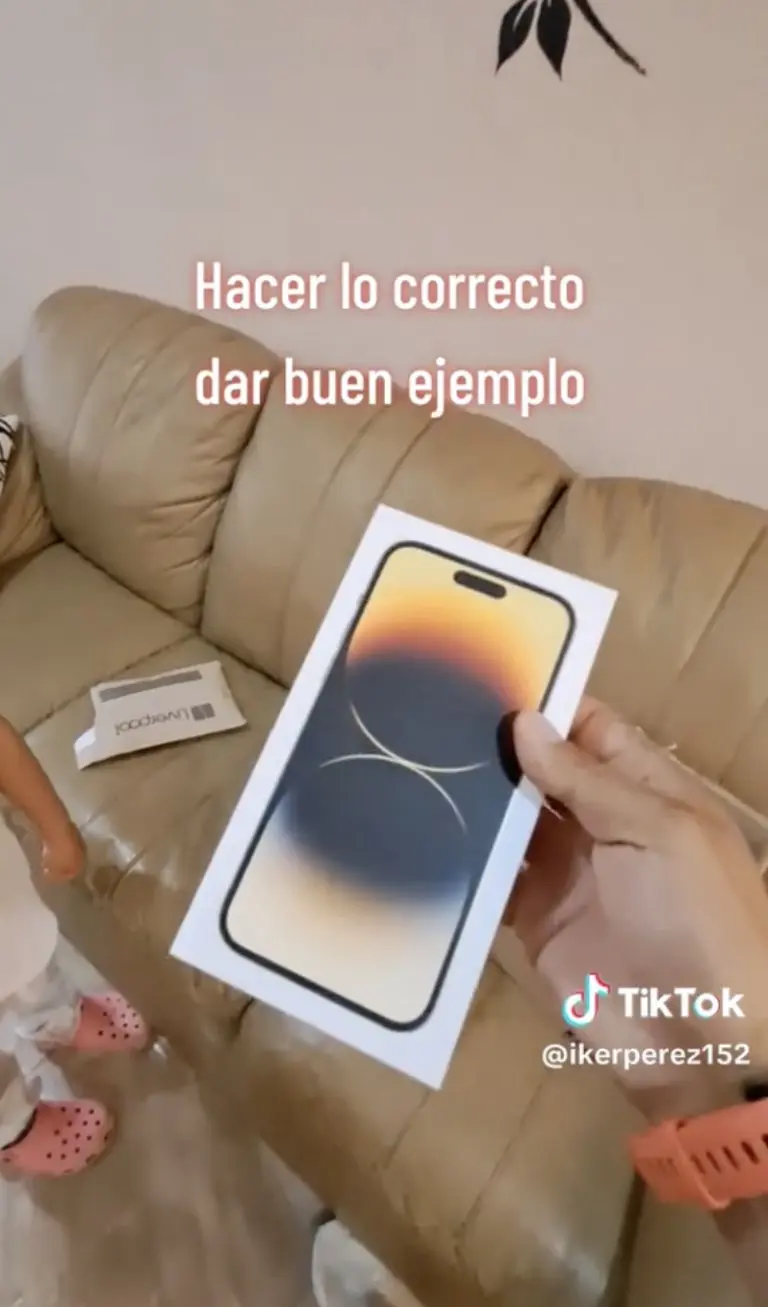 Joven devuelve iPhone 14 Pro Max. Foto: Tik Tok (@ikerperez152)