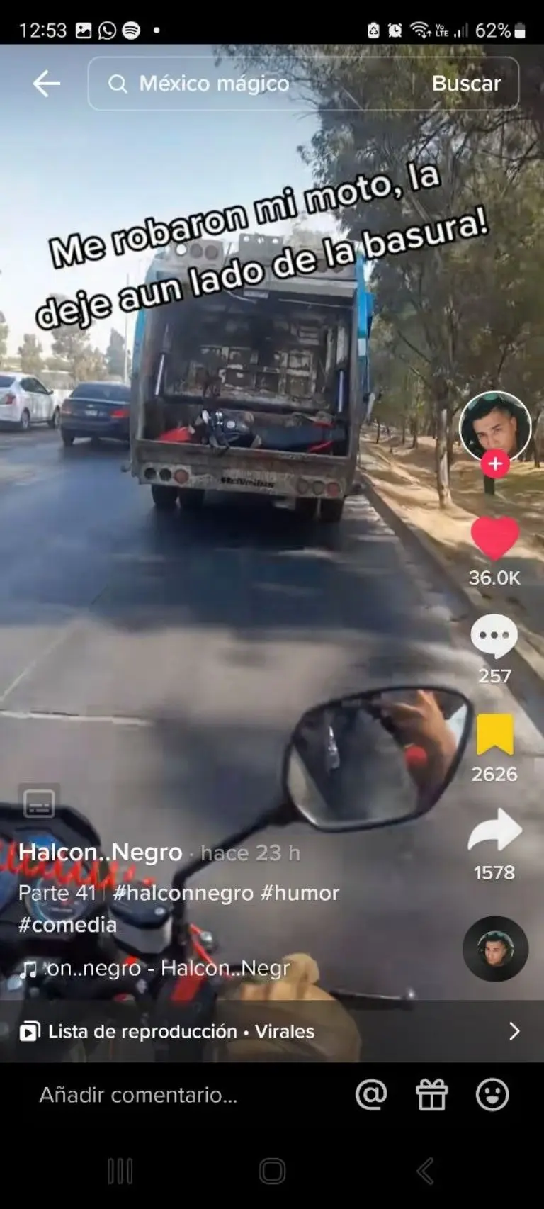 Camión de basura se lleva moto de hombre - tomada de video
