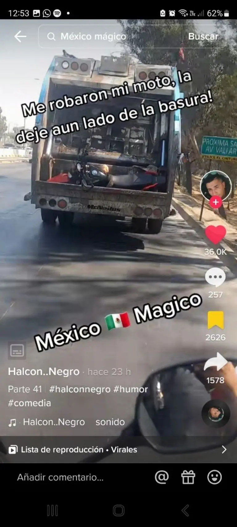 Camión de basura se lleva moto de hombre - tomada de video
