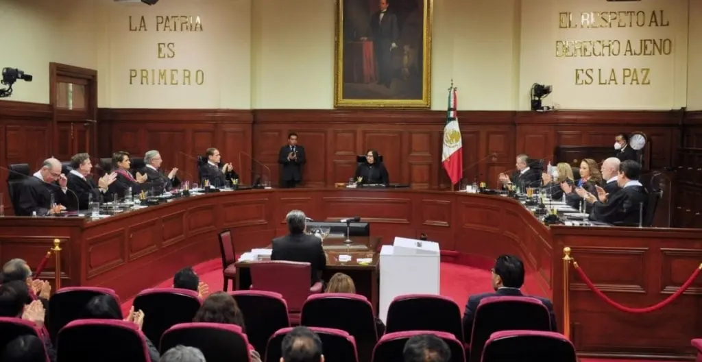 AMLO exhibe millonarias prestaciones de los ministros en la Suprema Corte