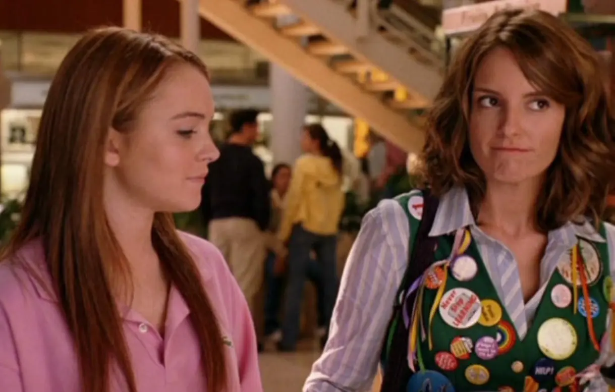 Tina Fey fue la maestra de matemáticas en Chicas pesadas, quien intenta motivar a Cady Heron a ser una mejor estudiante.