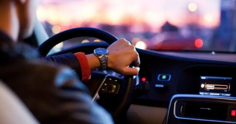 ¿Cómo sacar el golpe de un carro? Foto: PxHere.