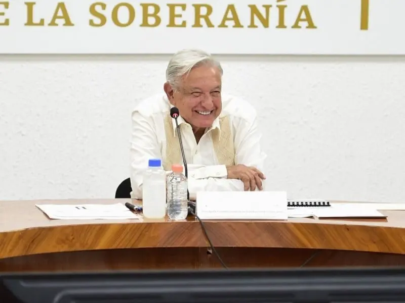  AMLO detall&oacute; que en una semana dar&aacute; a conocer el plan para reducir las emisiones contaminantes por la refiner&iacute;a. 