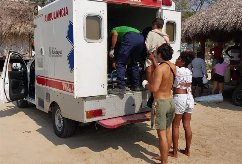 Agredieron con arma blanca a 3 turistas argentinos en la playa de Chacahua, en Oaxaca Agredieron con arma blanca a 3 turistas argentinos en la playa de Chacahua, en Oaxaca
