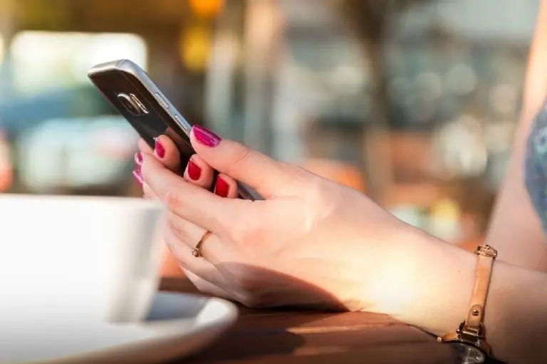 Así puedes enviar mensajes sin usar datos - Pexels
