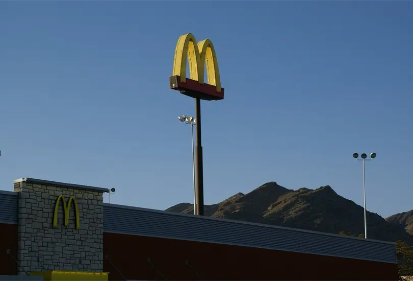 Ser un personaje de ficci&oacute;n no salv&oacute; a Ronald McDonald de la muerte. 